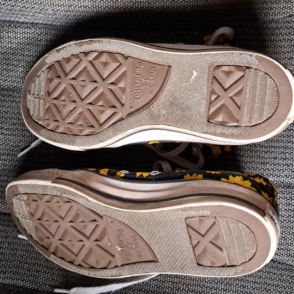 Converse - Picture 3 of 4